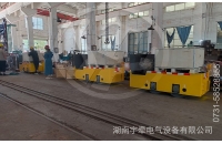 一批定制型湘潭2.5噸鋰電池電機(jī)車(chē)及配件出口海外